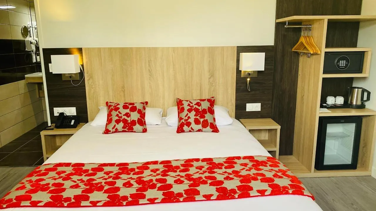 Hotel Martinez Grenay